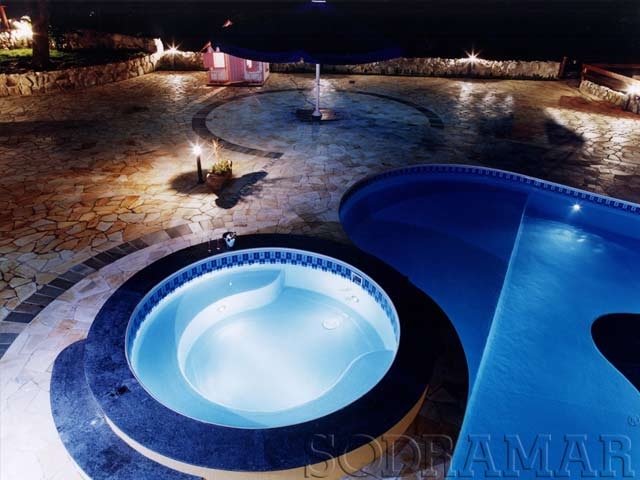 iluminação da piscina