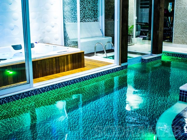 iluminação para piscina