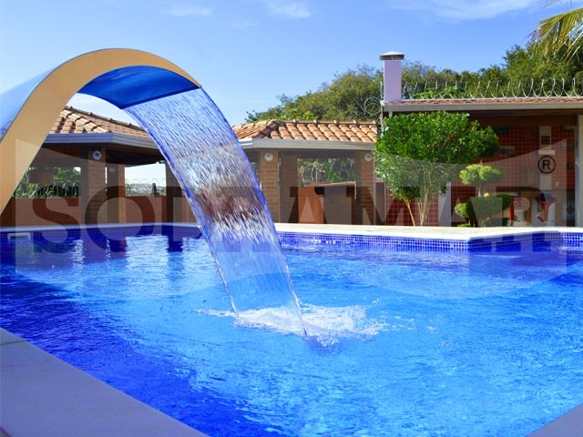 piscina com cascata