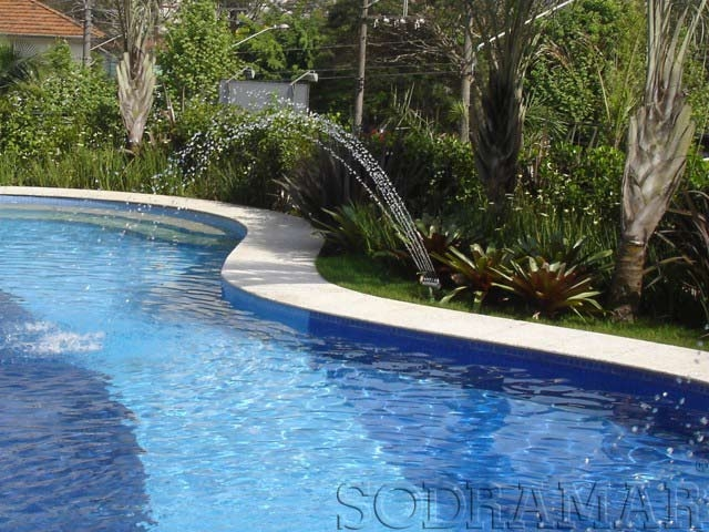 Imagem de uma piscina