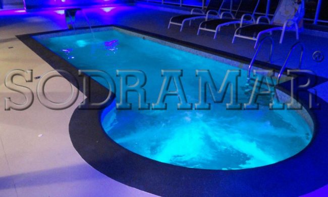 iluminação da piscina