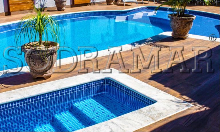 Como fazer a manutenção da piscina e economizar água - Sodramar