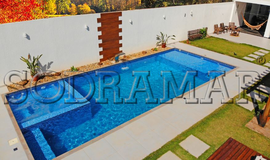 água verde na piscina